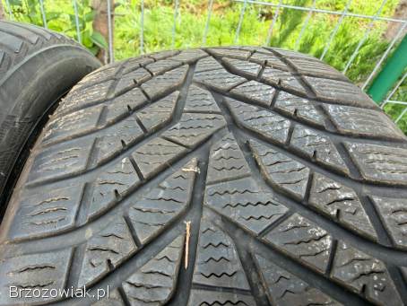 Opony zimowe 215/50 R17 Yokohama BluEarth Winter V905 2020 r.  +/ -  5 mm kpl.