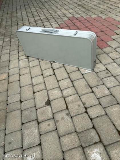 Aluminiowy stół kempingowy składany w walizkę z krzesłami