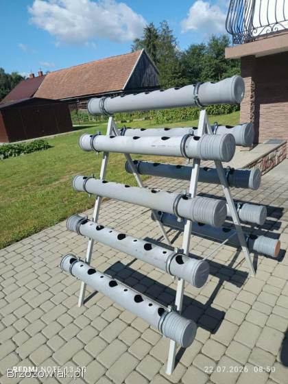 Stojak pod truskawki wiszące lub kwiaty.