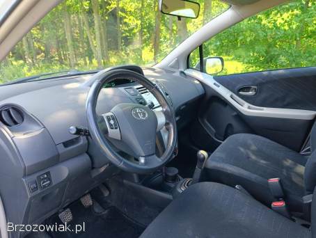 Toyota Yaris 1.  3 benzyna  2008