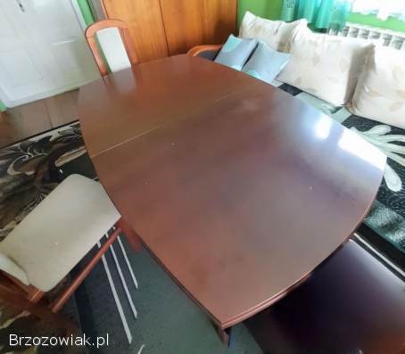 Stół rozkładany z 4 krzesłami (cena za komplet)