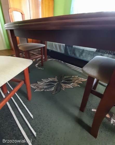 Stół rozkładany z 4 krzesłami (cena za komplet)