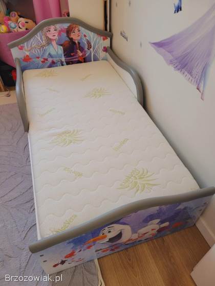 Łóżko dziecięce z materacem z motywem Krainy Lodu Frozen 70x140cm